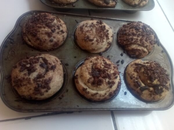 Panquecitos rellenos de chocolate recien salidos del horno